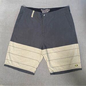Billabong Platinum Board Shorts Men Size 33 Swim Surf Trunks in Charcoal Wheat